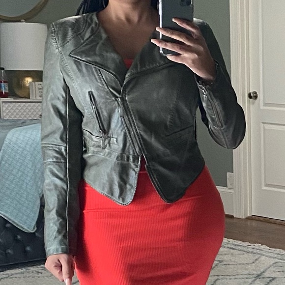 “Rockie” Olive Green Faux Leather Jacket. Excellent Fit. Size M. Like New. - Picture 8 of 11